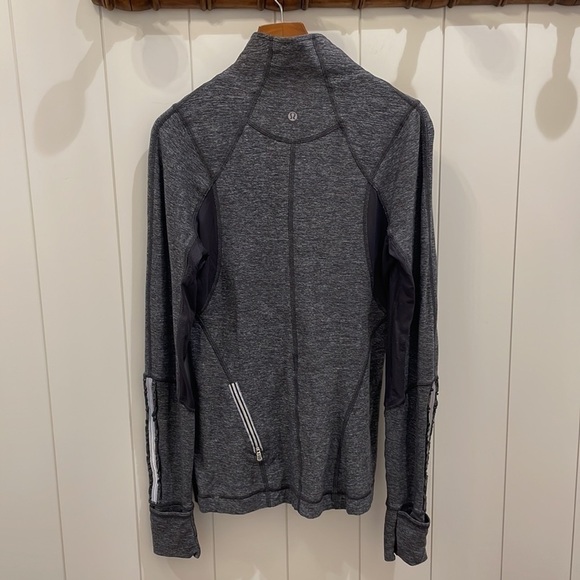 Lululemon Gray 1/2 Zip Pullover Long Sleeve Top—Beautiful Fabric!! EUC!  Size 6 - Picture 8 of 10